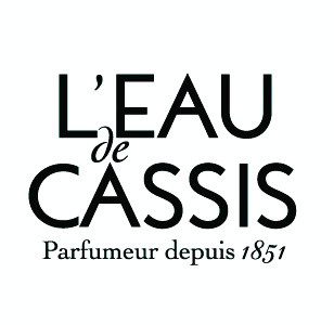 Logo du Parfumeur et Créateur L'Eau de Cassis.
Collaboration avec des marques et maisons de luxe. 