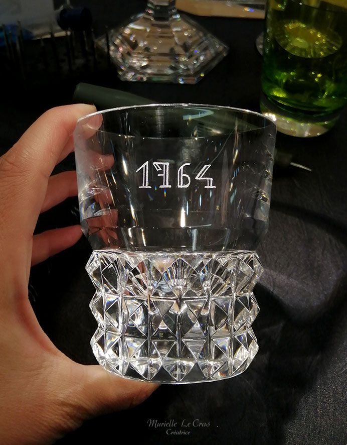 Verre Louxor en cristal de Baccarat, personnalisé avec une date gravée.