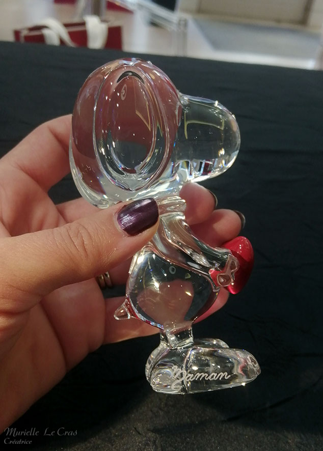 Snoopy cœur en cristal de Baccarat, personnalisé avec Maman gravé.