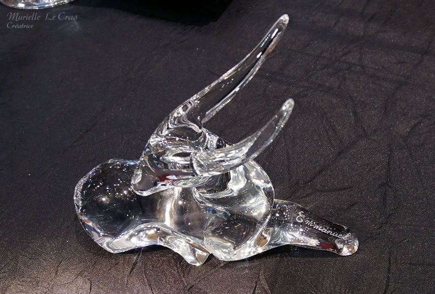 Antilope en cristal de Baccarat, personnalisé avec un prénom gravé sur la patte.