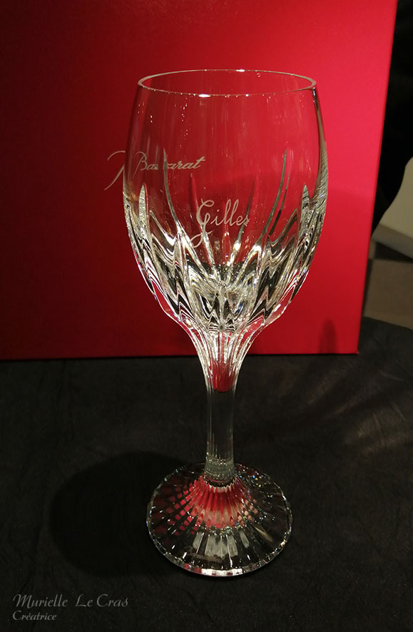 Verre à vin Masséna en cristal de Baccarat, personnalisé avec un prénom gravé.