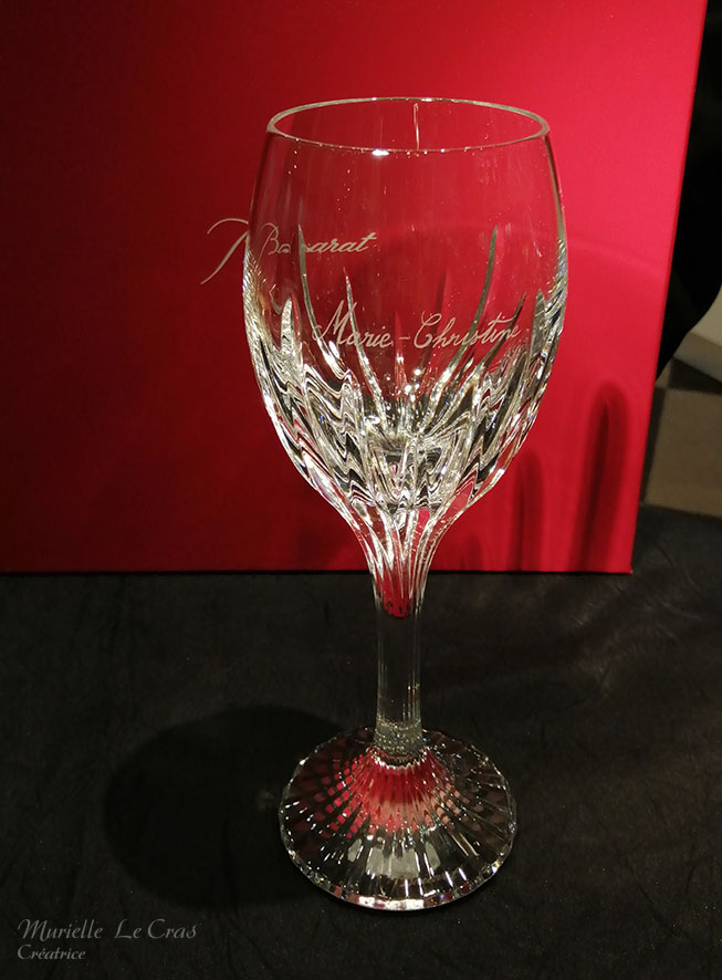 Verre à vin Masséna en cristal de Baccarat, personnalisé avec un prénom gravé.