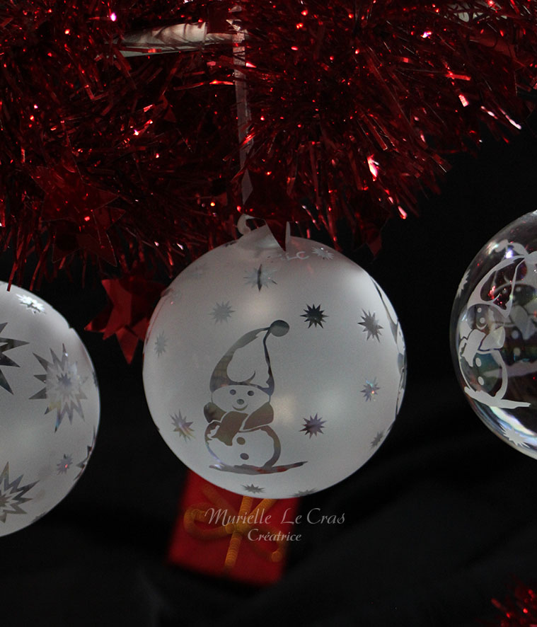 Boules de Noël personnalisées, gravées avec un motif de père Noël, à offrir en cadeau