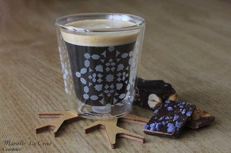 Verre à expresso double paroi personnalisé avec un motif marocain, gravé.