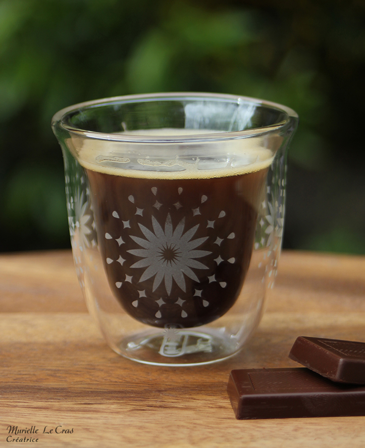 Verre à expresso double paroi personnalisé avec un motif marocain en étoile, gravé.