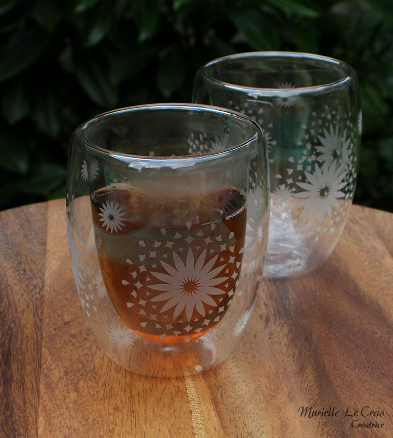 Verres à thé double paroi personnalisés avec un motif marocain en étoile, gravé.