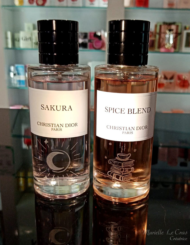 Flacon de parfum Dior Sakura et Spice Blend, personnalisé avec une lune et soleil - et une pile de livres et une tasse de thé gravé