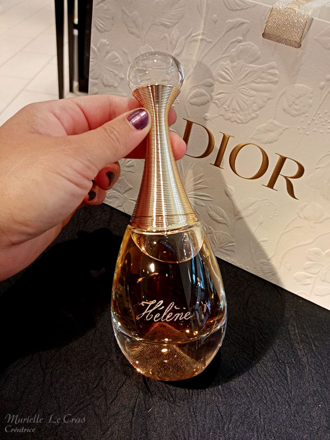 Flacon de parfum Dior j'Adore, personnalisé avec un prénom gravé.