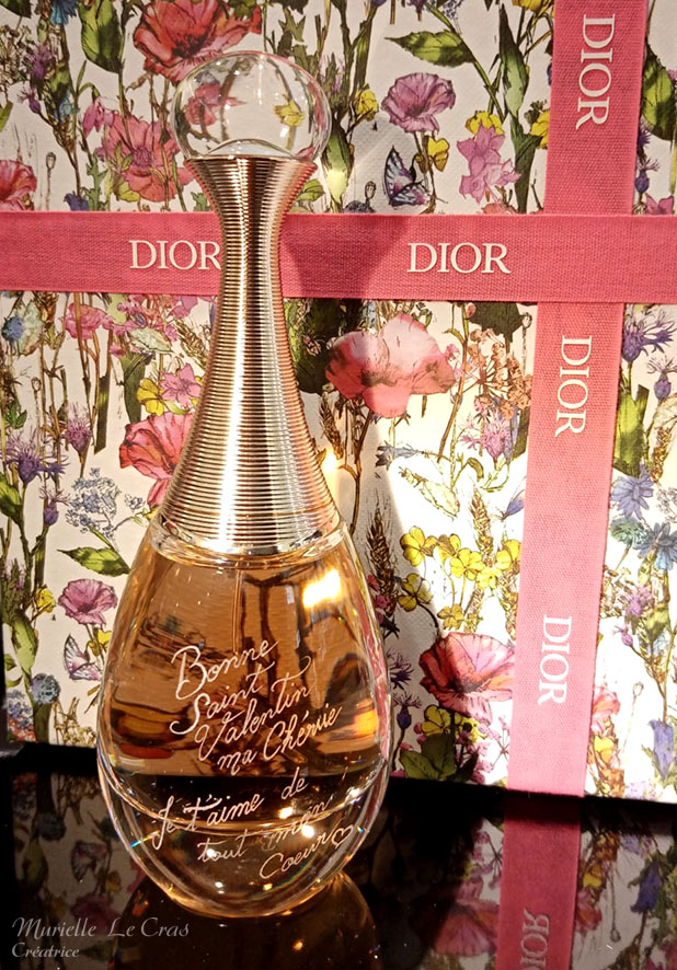 Flacon de parfum Dior J'adore, personnalisé en gravure avec une déclaration pour la Saint Valentin