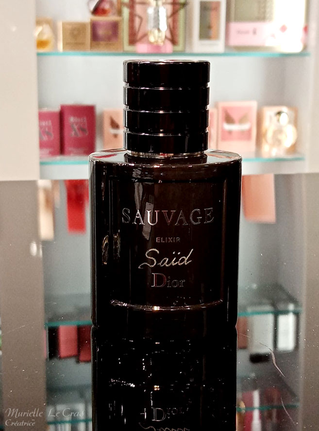 Flacon de parfum Sauvage de Dior, personnalisé avec un prénom gravé.