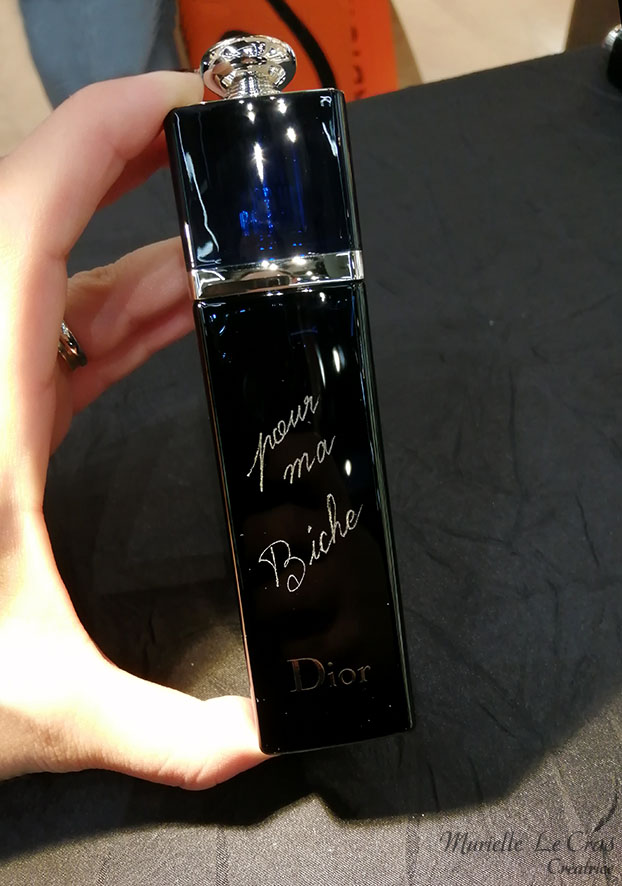 Flacon de parfum Dior Addict, personnalisé avec une phrase gravée