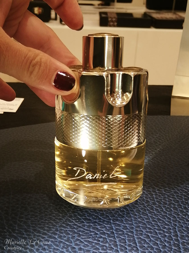 Flacon de parfum Azzaro, personnalisé avec un prénom gravé.