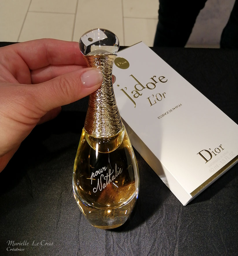 Flacon de parfum Dior j'Adore, personnalisé avec un prénom gravé.