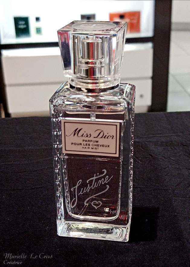 Flacon de parfum Miss Dior, personnalisé avec un prénom et un cœur gravé