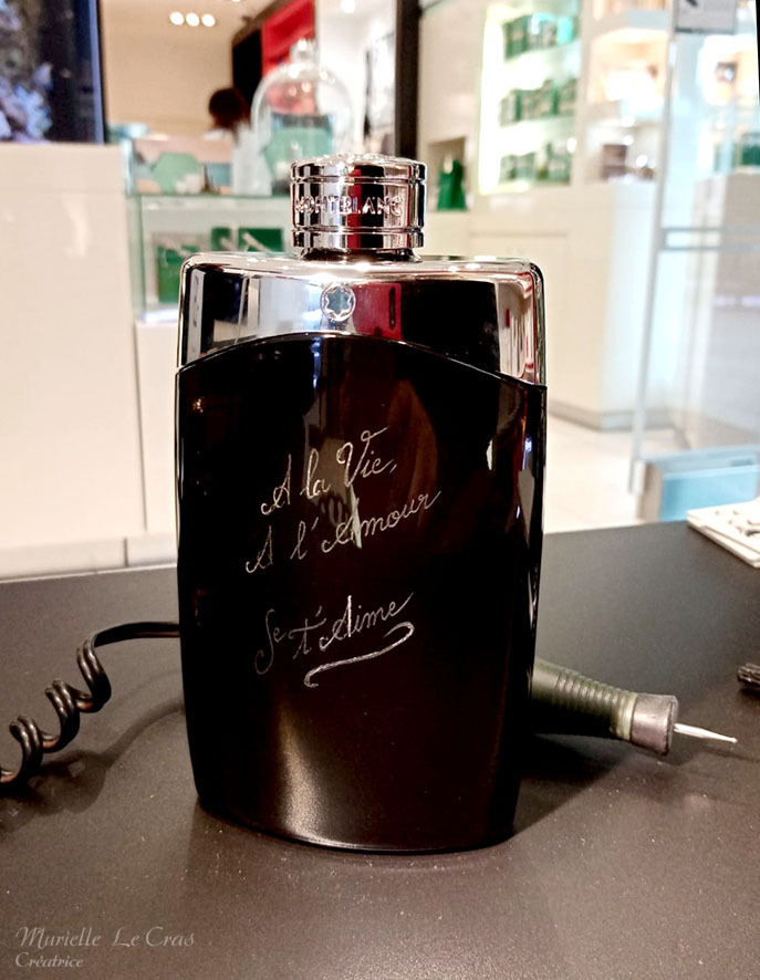 Flacon de parfum Montblanc, personnalisé avec une phrase gravée.