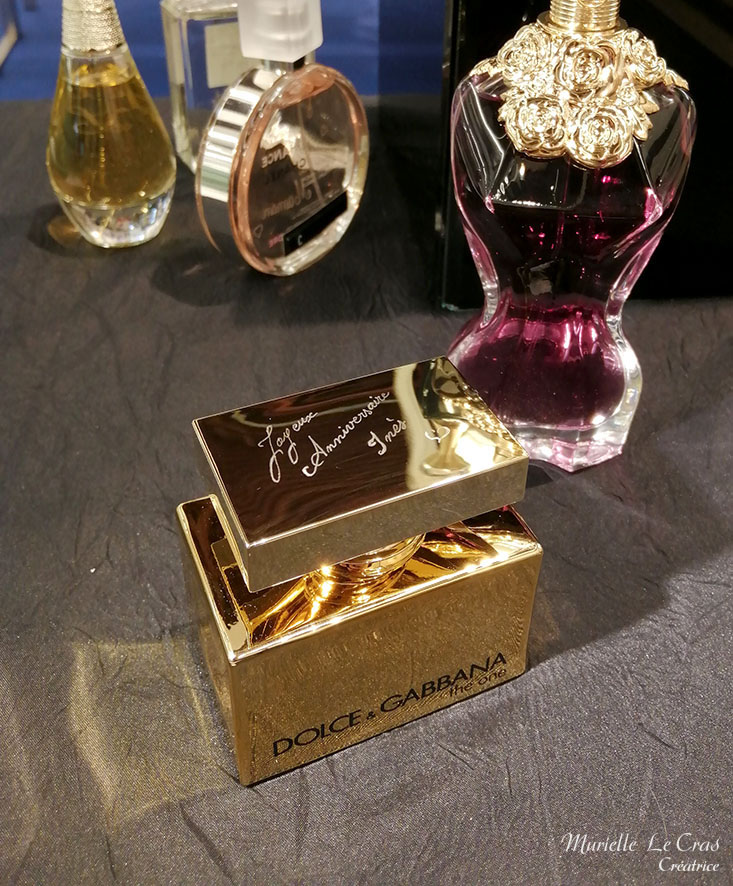 Flacon de parfum Dolce & Gabbana, personnalisé avec une phrase gravée.