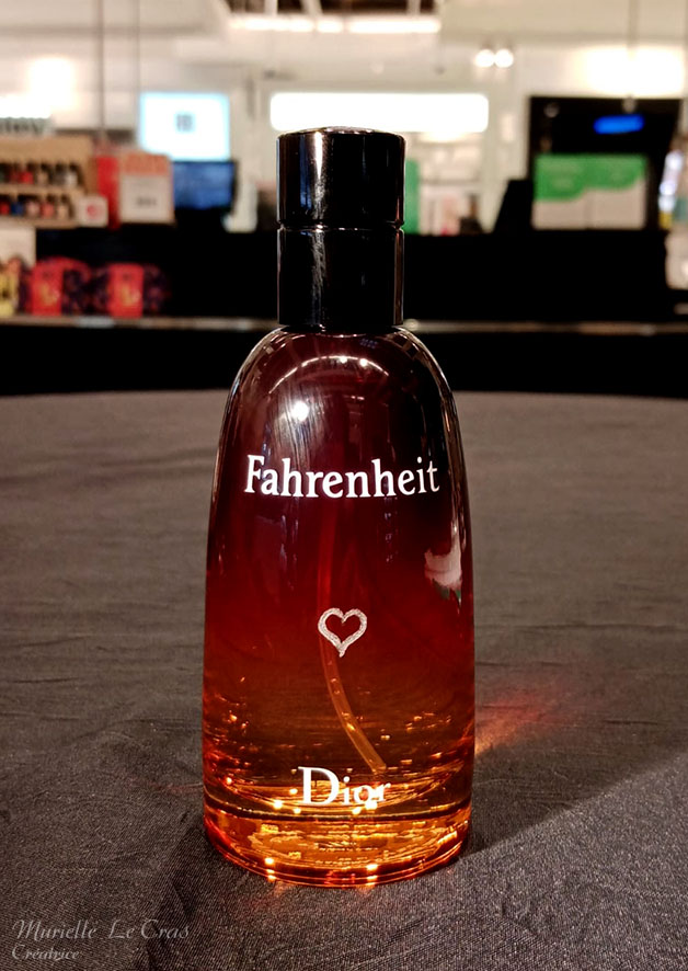 Flacon de parfum Fahrenheit de Dior, personnalisé avec un cœur gravé.