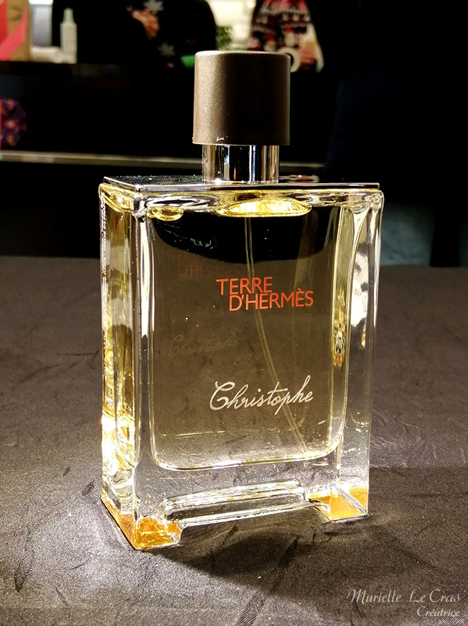 Flacon de parfum Terre d'Hermès, personnalisé avec un prénom gravé.