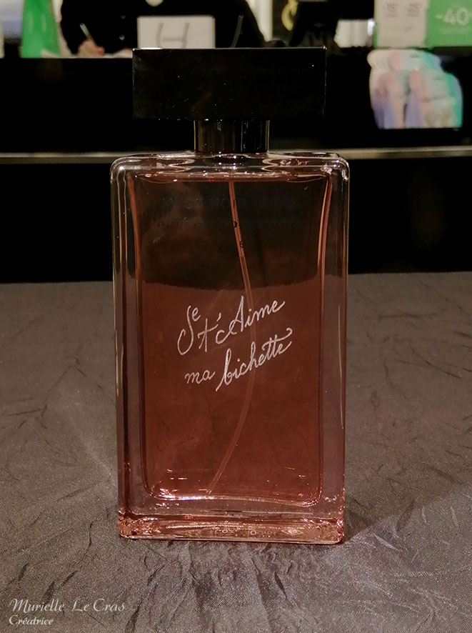 Flacon de parfum Narciso Rodriguez, personnalisé avec une phrase gravée