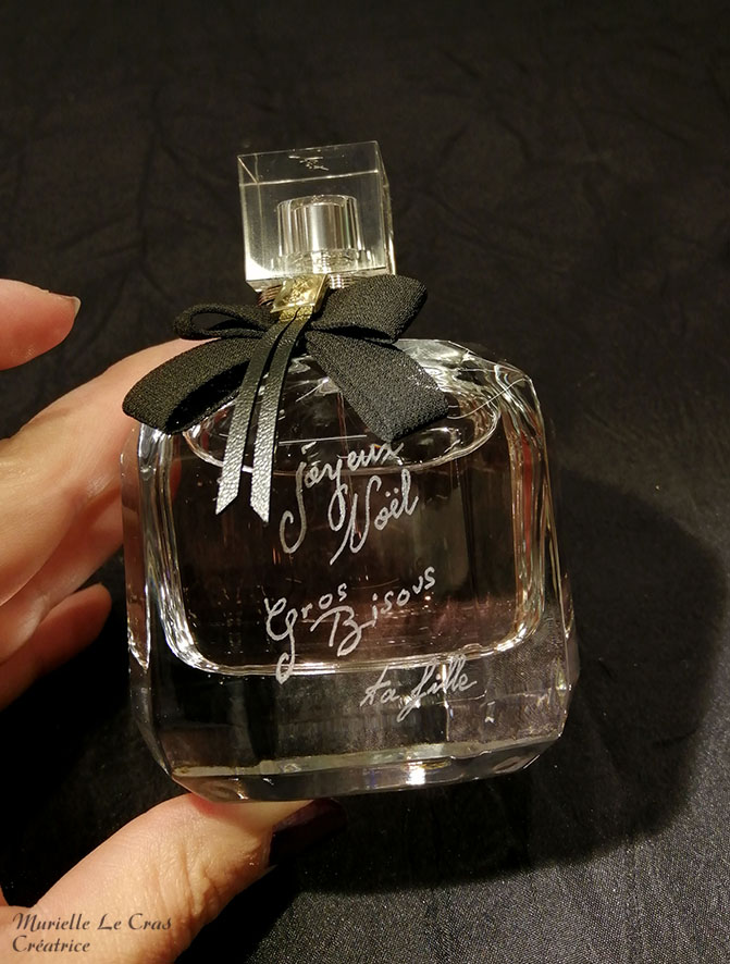 Flacon de parfum Yves Saint Laurent, personnalisé avec une phrase gravée