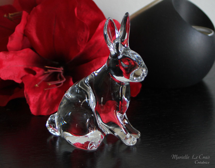 Lapin en cristal de Baccarat gravé et personnalisé avec une déclaration pour offrir en cadeau