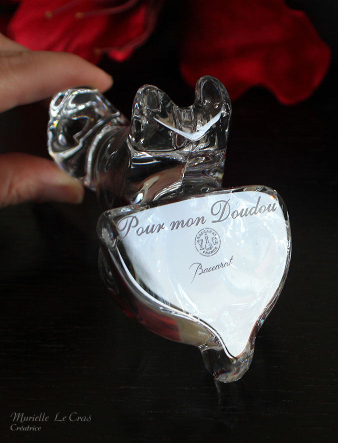 Lapin en cristal de Baccarat gravé et personnalisé avec une déclaration pour offrir en cadeau