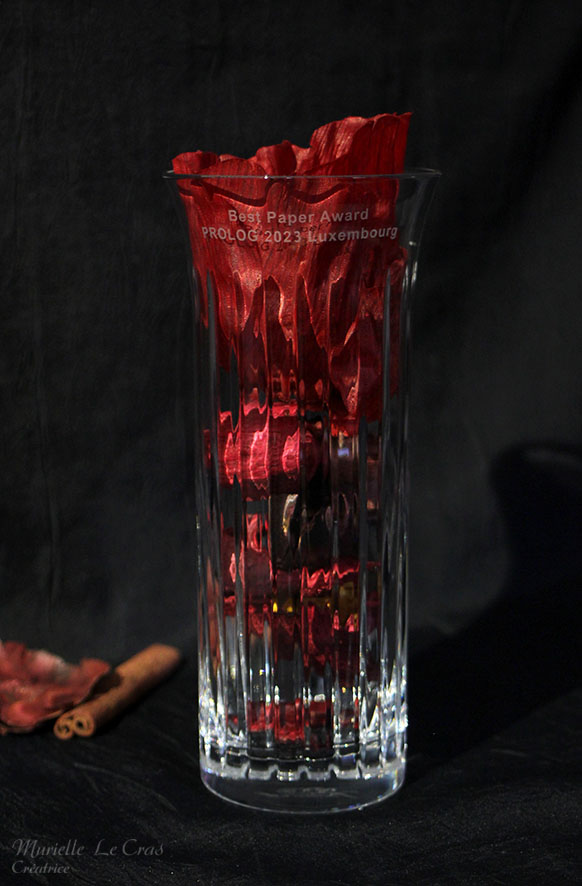 Vase en cristal de Baccarat gravé et personnalisé à offrir en cadeau pour le trophée de l'événement Prolog