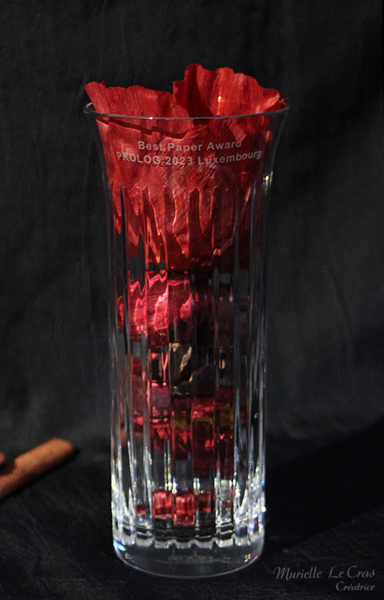 Vase en cristal de Baccarat gravé et personnalisé à offrir en cadeau pour le trophée de l'événement Prolog