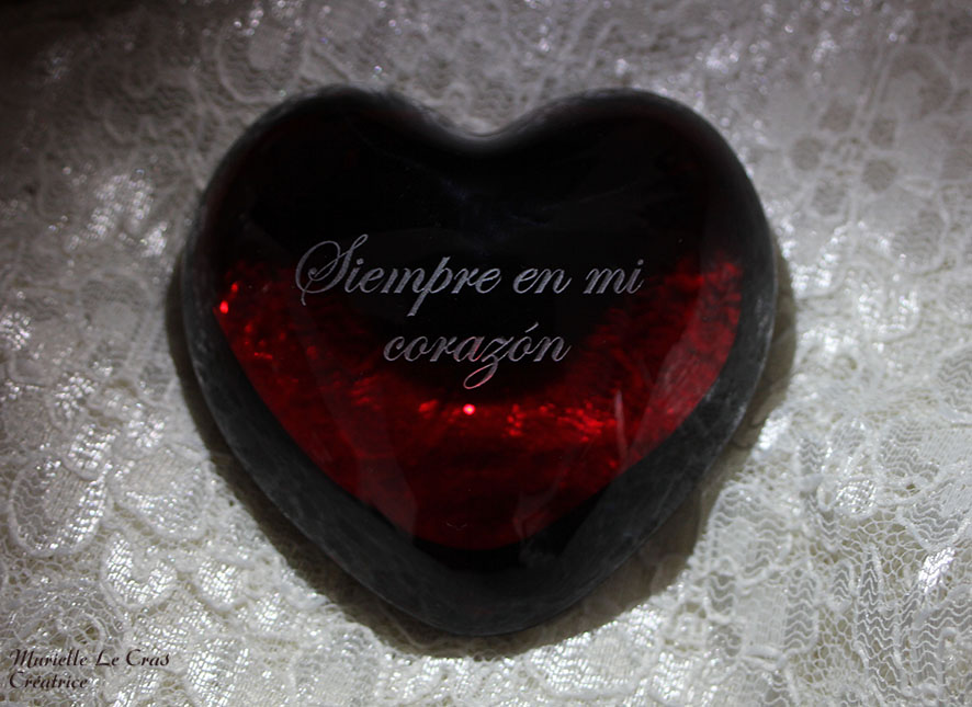 Cœur en cristal de Baccarat gravé. Personnalisé avec une phrase d'amour