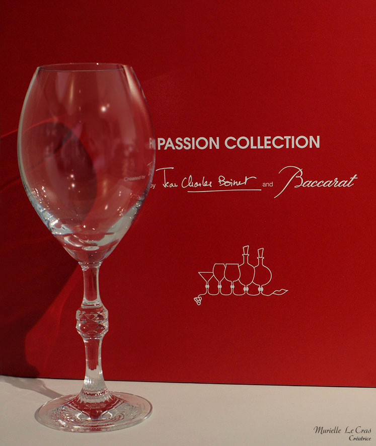 Verre à vin Passion en cristal de Baccarat personnalisé avec un mot et une date pour un cadeau de mariage