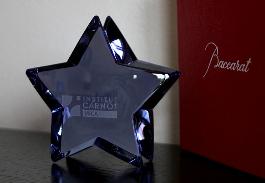 Étoile en cristal de Baccarat personnalisé pour un trophée en cadeau de l'Institut Carnot avec le logo