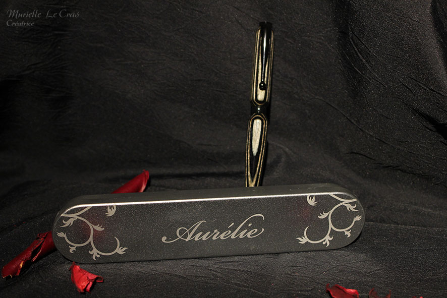 Boîte métallique personnalisée, pour stylo avec le prénom gravé et motif floral pour cadeau