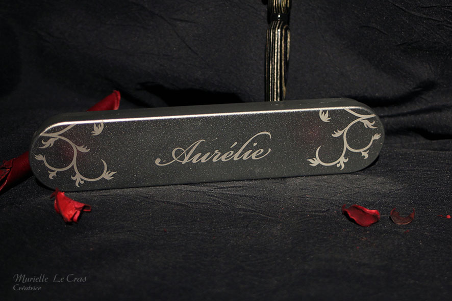 Boîte métallique personnalisée, pour stylo avec le prénom gravé et motif floral pour cadeau
