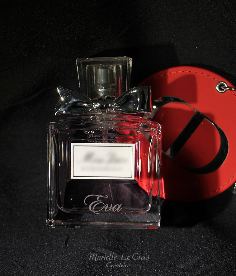 Flacon de parfum Dior gravé. Cadeau personnalisé avec un prénom pour une communion