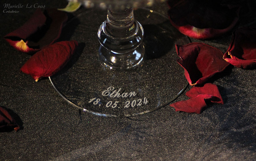 Verre en cristal de Baccarat personnalisé avec le prénom et une date pour un cadeau de baptême