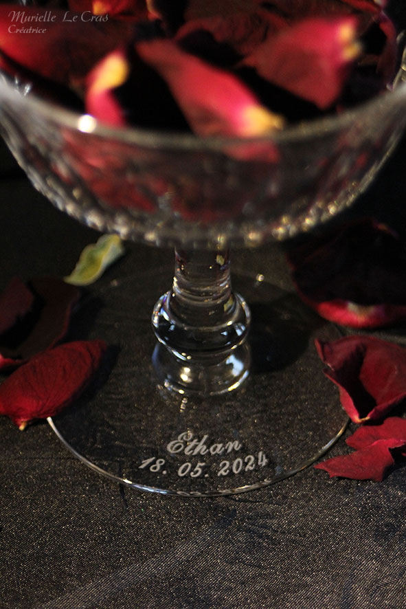 Verre en cristal de Baccarat personnalisé avec le prénom et une date pour un cadeau de baptême