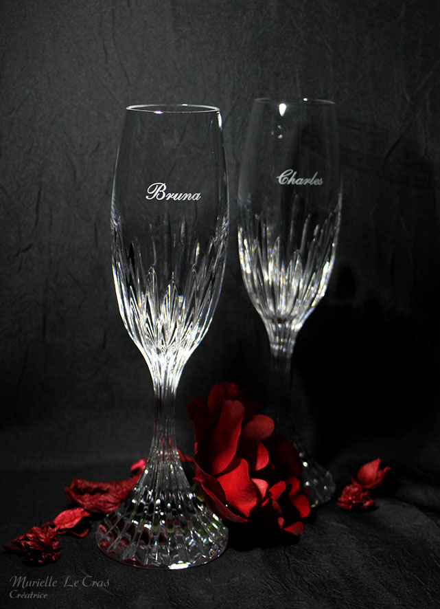 Flûtes Massena en cristal de Baccarat pour cadeau de mariage personnalisés avec prénoms gravés offert par le témoin