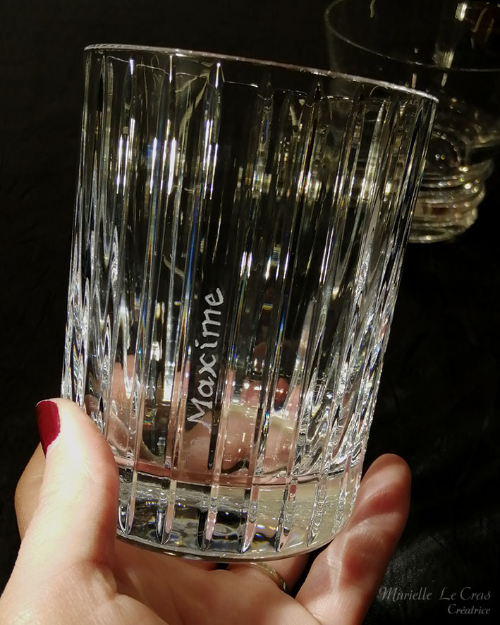 Verre Harmonie en cristal de Baccarat, personnalisé avec un prénom gravé.