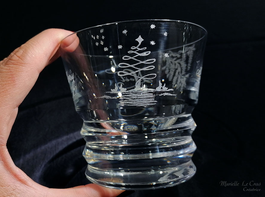Gobelet en cristal de Baccarat, personnalisé avec un sapin stylisé